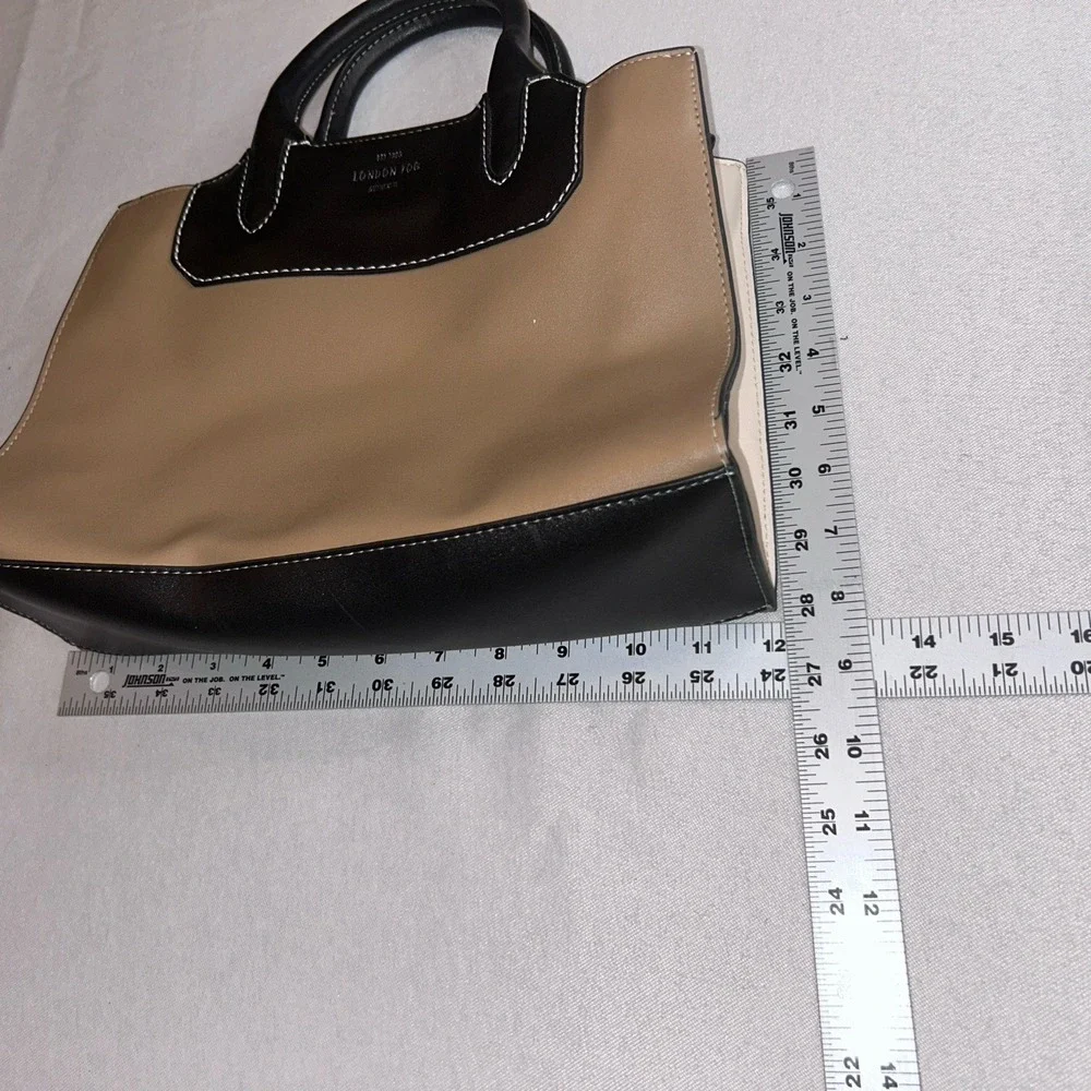 London Fog Handbag with crossbody strap good condition Black Tan‎